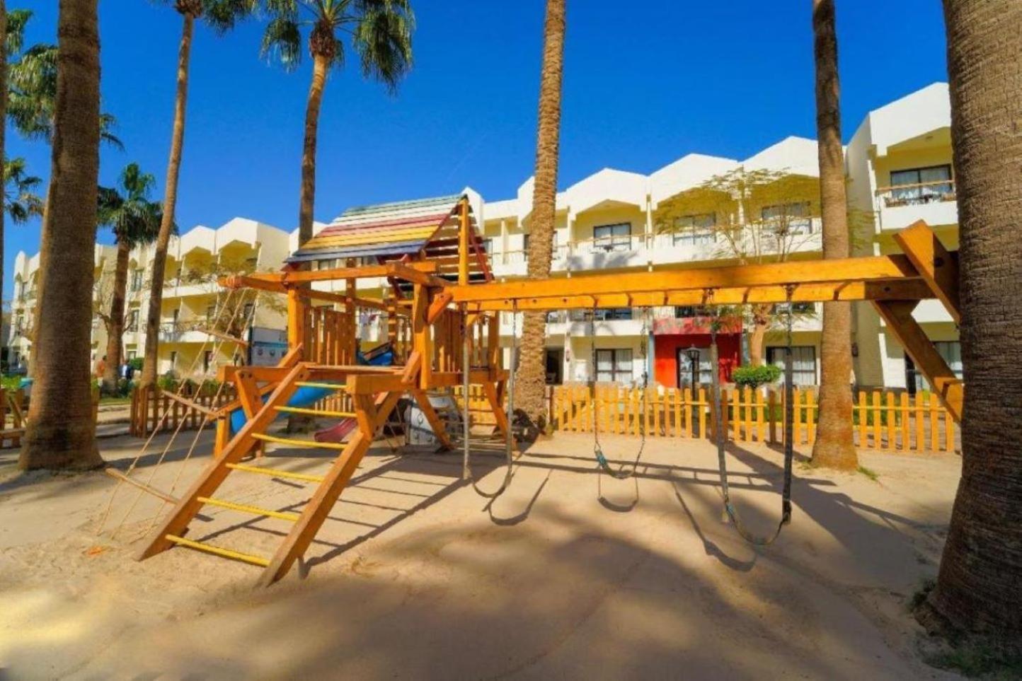 Regina And Aqua Park 4*