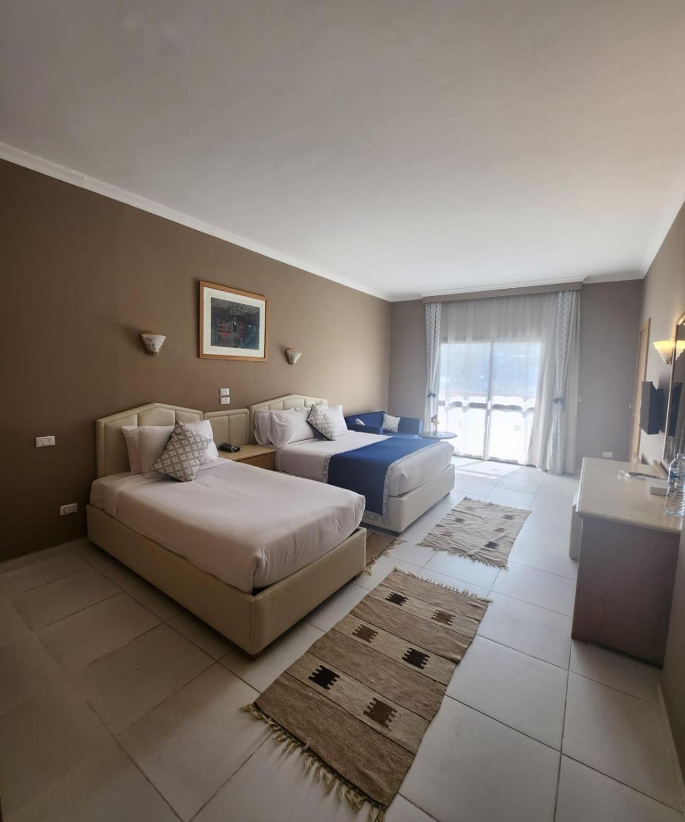 Regina And Aqua Park 4*
